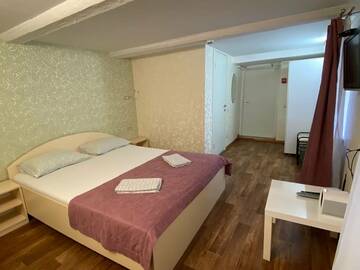 Двухместный номер Делюкс с 1 кроватью и душем в Гостинице Happy House Hostel