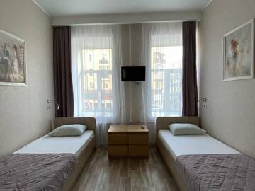 Односпальная кровать в общем номере для женщин в Гостинице Happy House Hostel